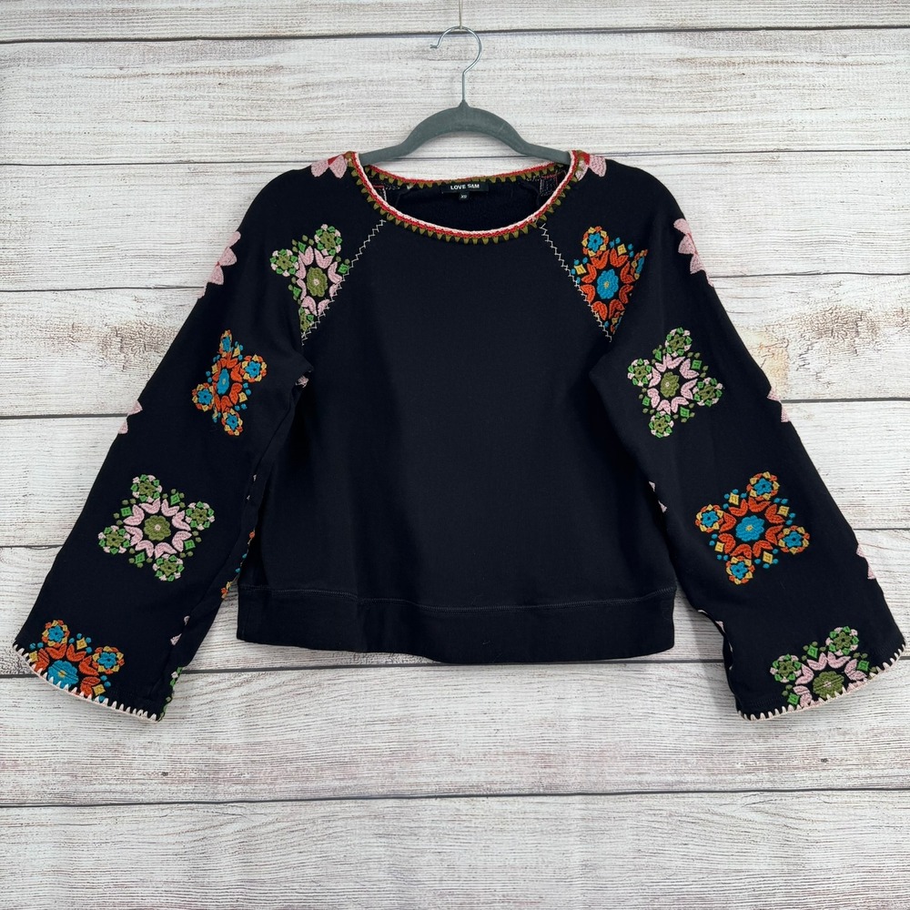 Love Sam Sweatshirt Womens XS Black Floral Embroidered Crochet Anthropologie